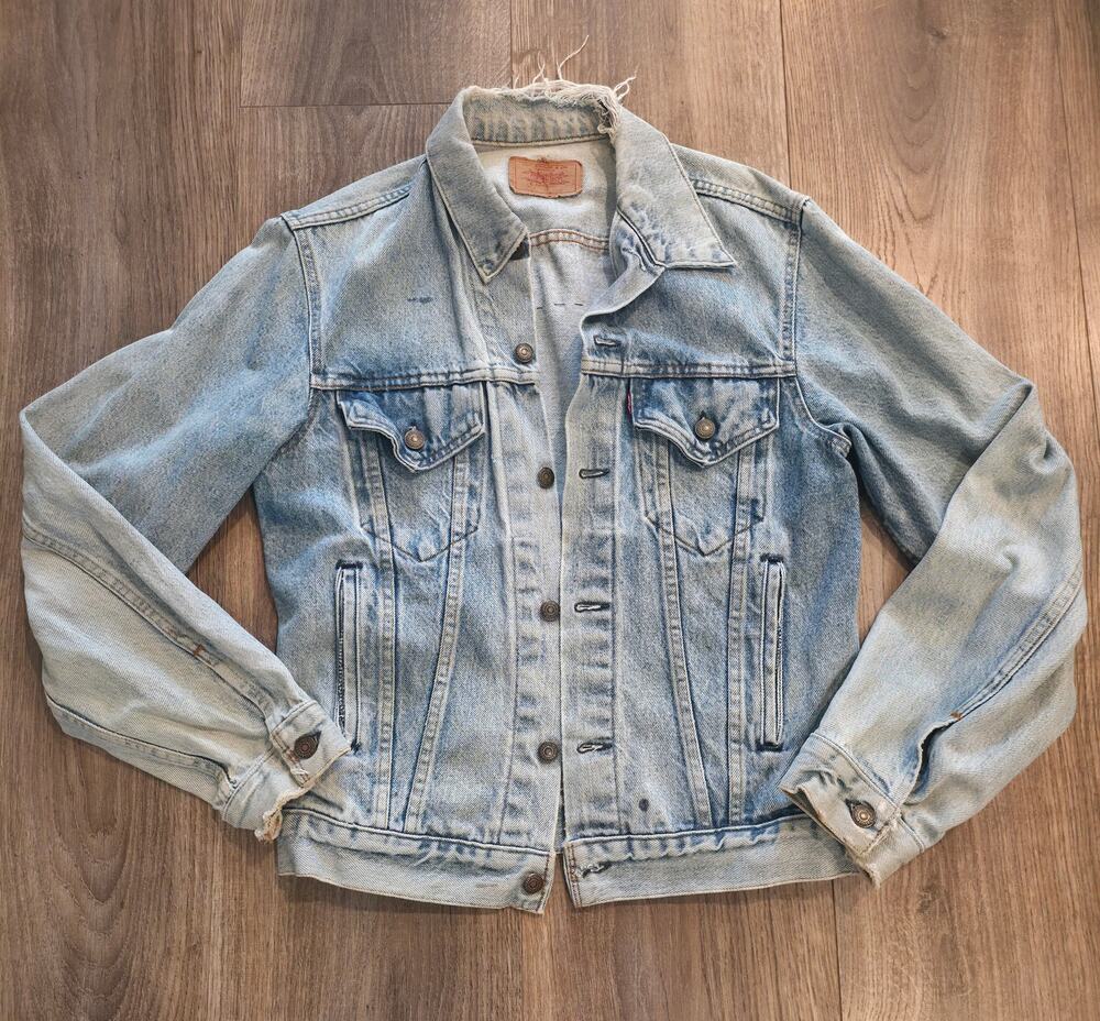 VTG 80s Levi's 71506 Denim Trucker Jacket 40L Made in USA w/ Bad Brains Patch